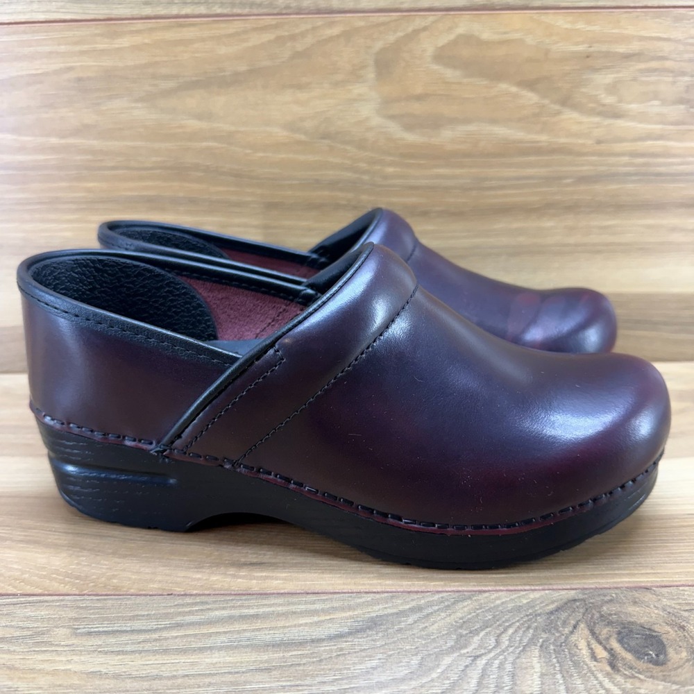 Dansko Professional Clogs Womens 7.5 8 EU 38 Burgundy Leather Nurse Work Walk